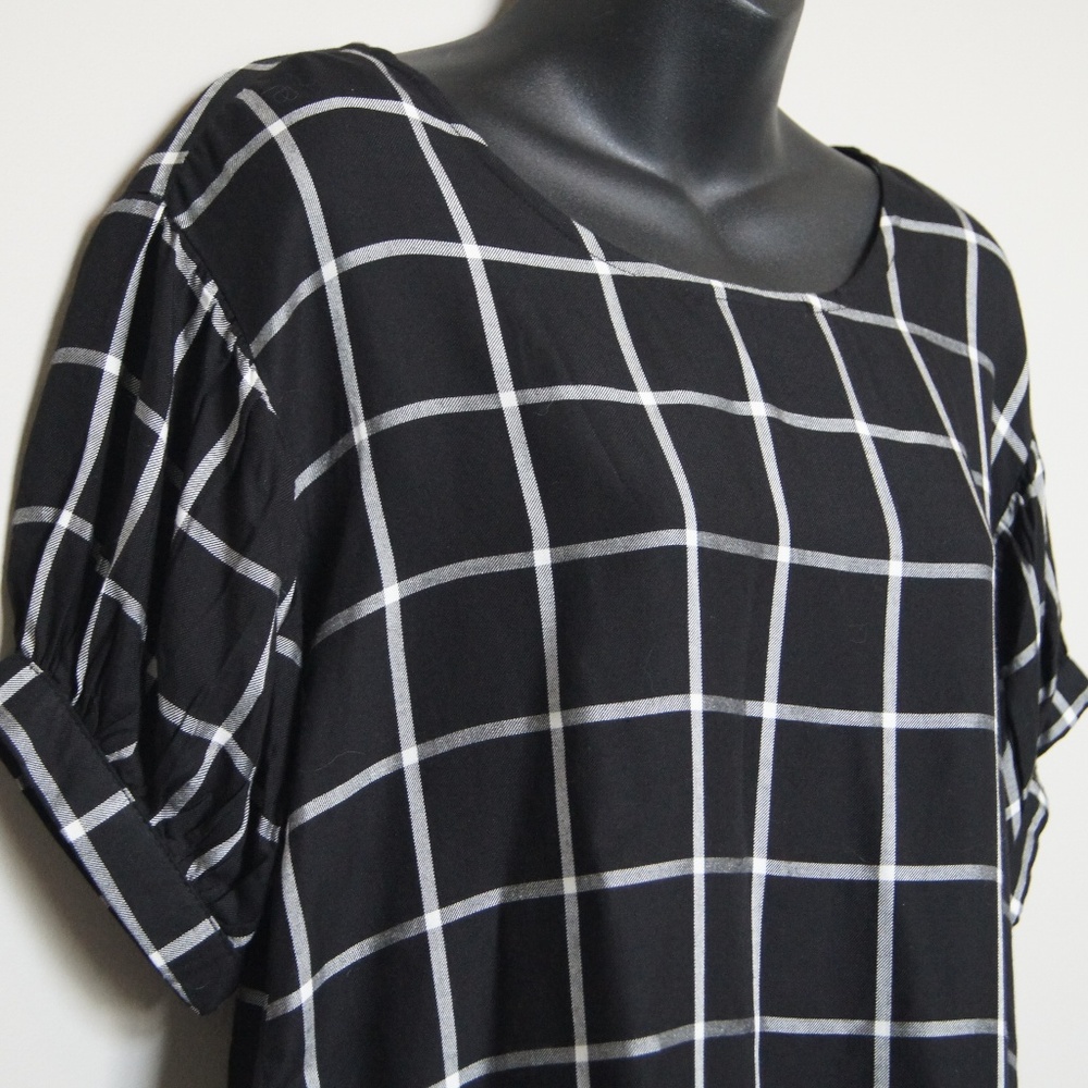Saks Windowpane Blouse w/ hi-lo hem Size XS